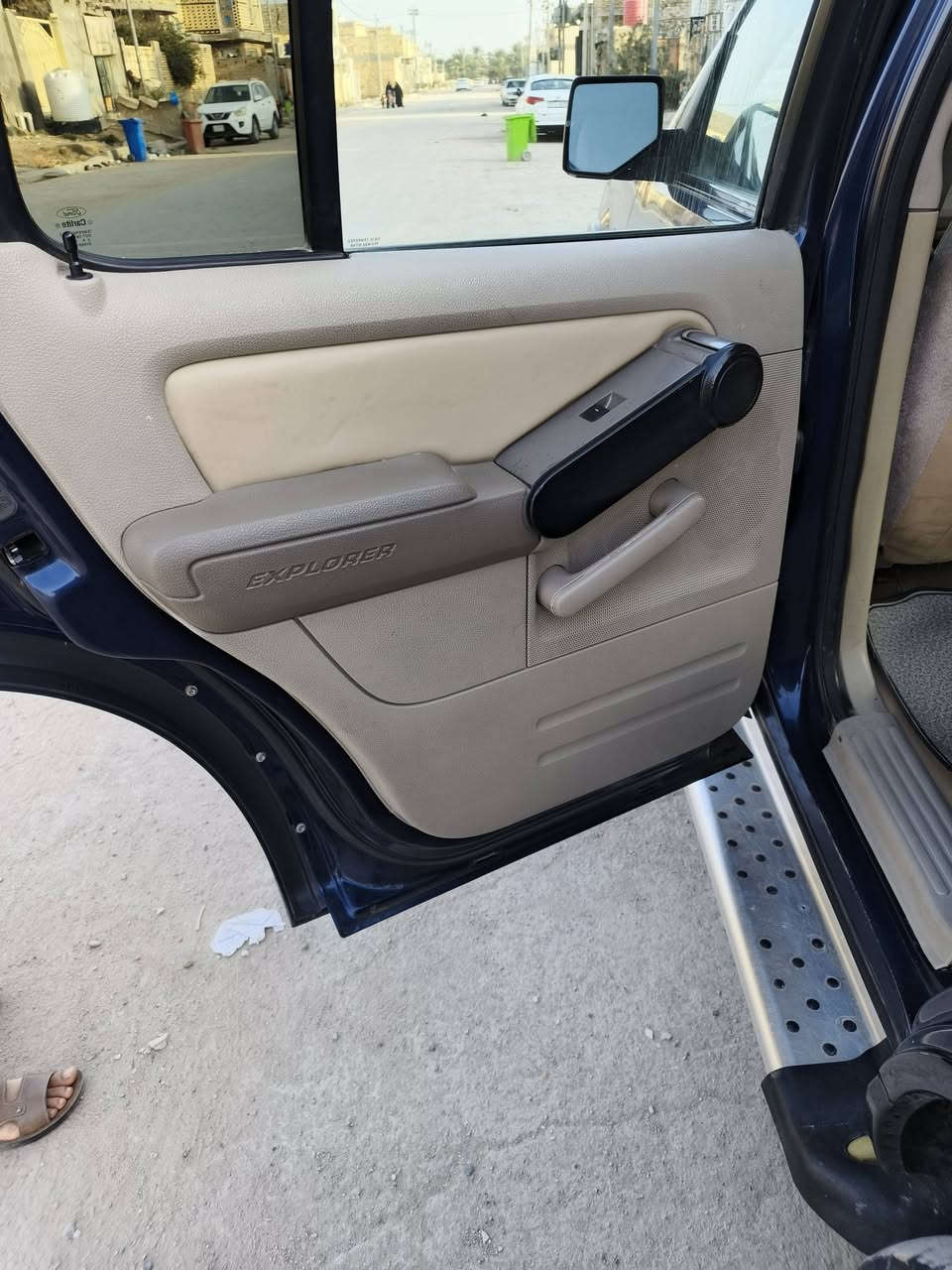 فــورد اكـسـبـلـورر XLT 2007  للبيـــع السعــر 110 رقم بغداد الجديد 
السيارة بلاديه بيه نص باب صبغ بدون دواخل 
فحــص الشاصيات الأمامية : لك بعدهن نيلي 
فحص الشاصيات الخلفية : كذلك
‎ المحـــــــرك 
‎
6 سلندر 
اللــــون :نيلي ملكي من الداخل بيجي السياره 

ويل  17انج  كاميرا خلفية – السياره  – مثبت سرعة تبريد شغال–  دواسات نيكل– قاعده هوك خلفي شاشه عطلات 
AUTO LIGHT || اضاءة ذاتية
RAIN SENSOR || حساس مطر 
ABS BRAEK || أنظمة مكابح
TRACTION SYSTEM || نظام مانع انزلاق


**إذا كنت صاحب هذا الإعلان وتريد حذفه لأي سبب، رجاءا أرسل رسالة إلى الدعم الفني**