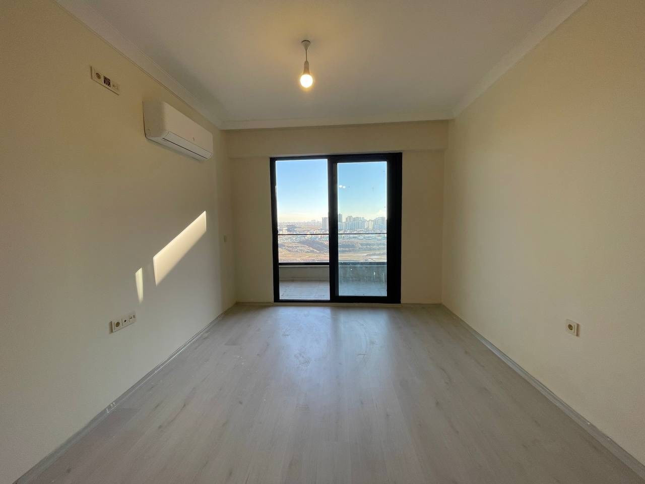 🔹شقه غرفه وصاله 1+1 للايجار 

🔹 في مشروع لالاڤ سان تاور على طريق بحركه قرب شارع 120. 

🔹سعر ايجارها 275$ 

للتفاصيل اكثر تواصلو مع الارقام التاليه 📞

***********–***********–***********
