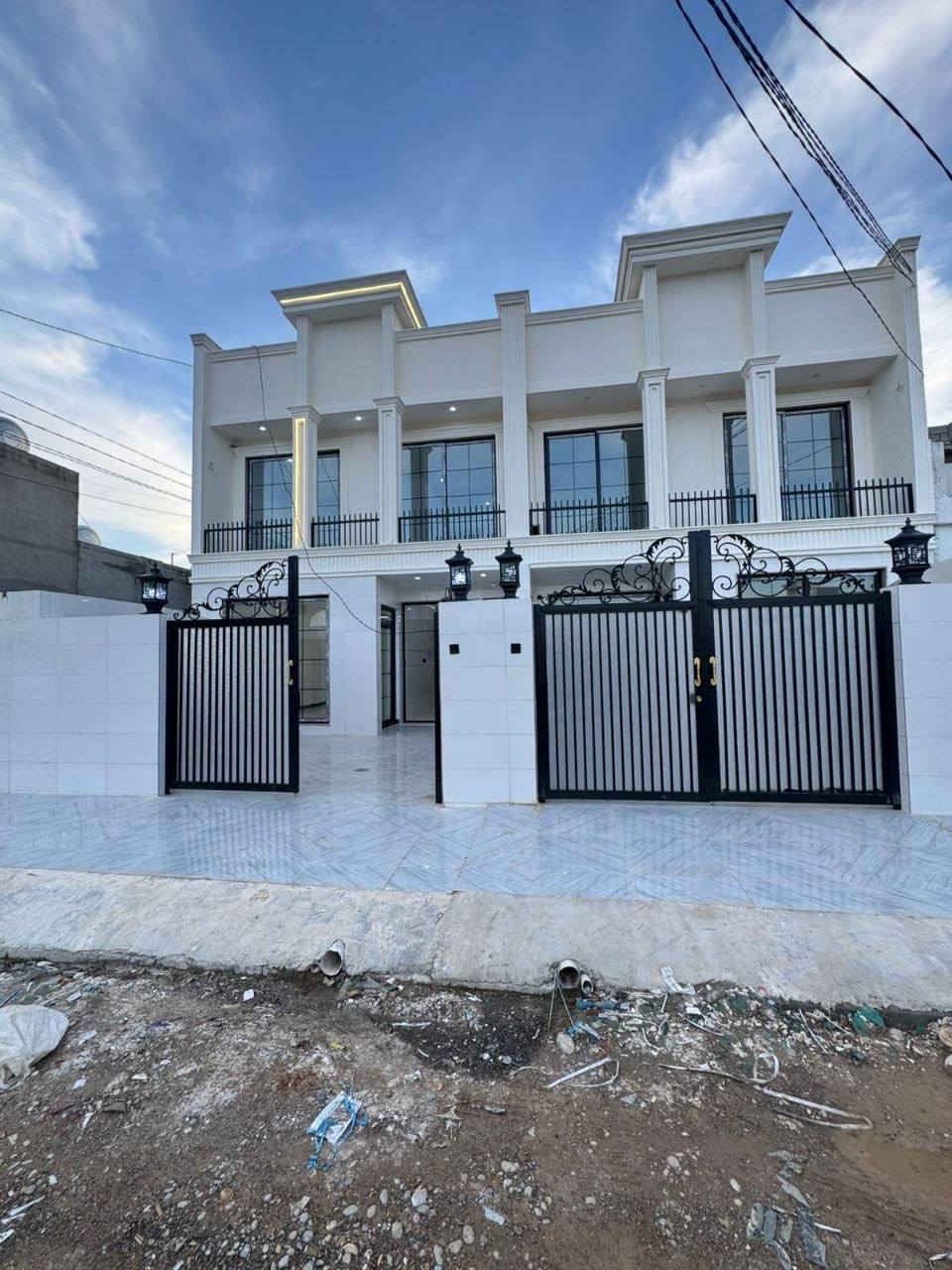 للبيع في اربيل حي 8 حصاروك  
سند طابو يتسجل بإسم اي عراقي
مساحة 125M+125M طابقين 
يتكون من⤵️
➖4غرف نوم 
➖استقبال
➖صاله
➖مطبخ
➖مجموعه صحيات
➖كراج
السعر 6 دفاتر و 60 ورقة فقط 

☎️📞 للاستفسار والتفاصيل:

***********
***********
******
في حال لم يتوافق العقار مع رغبتكم او لم يكن بقدر امكانيتكم زوروا موقعنا على تلكرام 
https://t.me/safarrealstate
