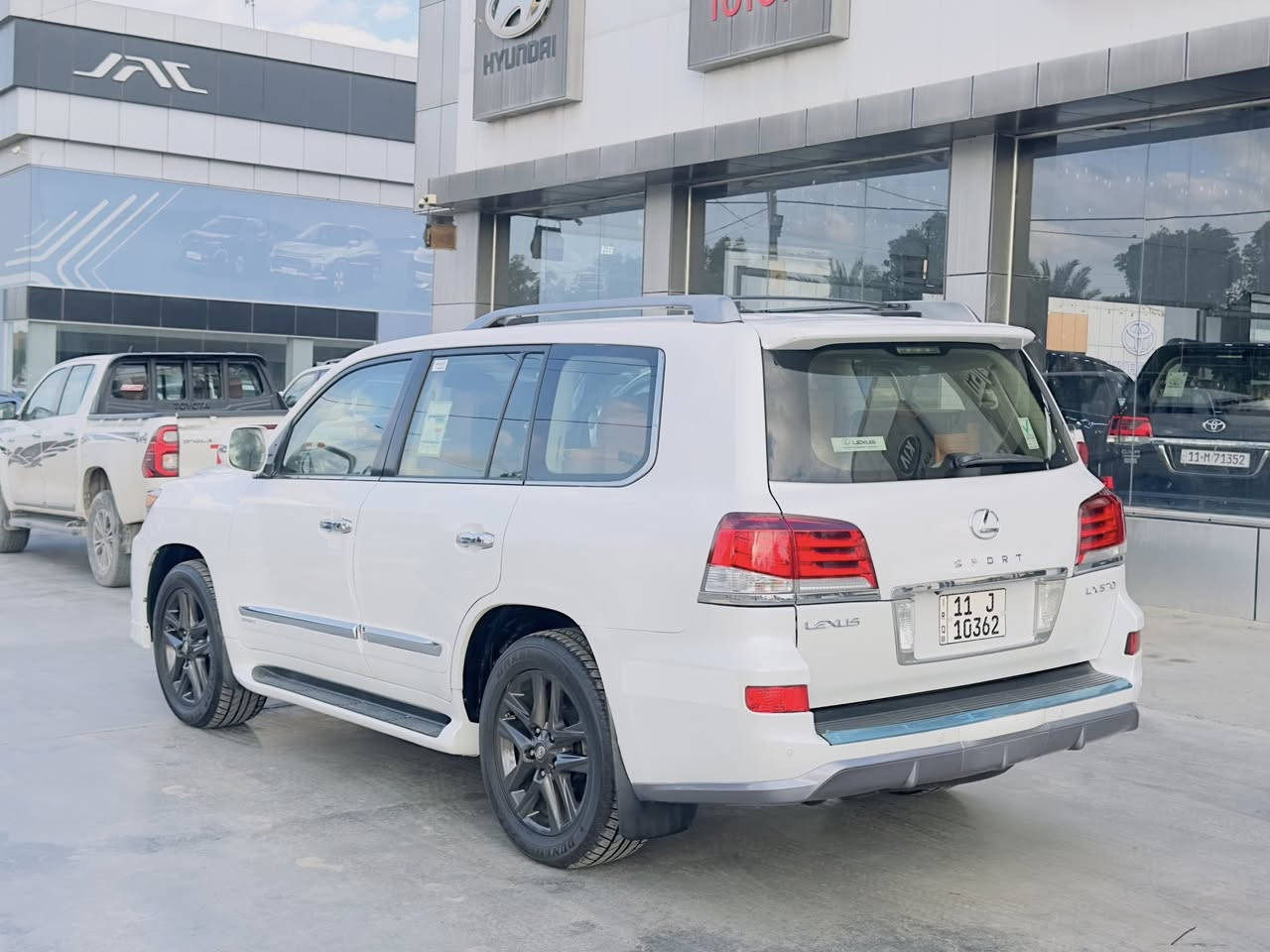 لكزس LX570 بريمي موديل 2013
المكان: بغداد 

اللون: أبيض
الداخل: قرميدي
الحالة:
بدون صبغ
المواصفات العامة:
فئة بريمي أصلي رقم واحد
محرك V8 سعة 5.7
فول فول مواصفات

البيع او مراوس 

🟪 السعر  :: اتصال 

المواصفات التفصيلية:
بصمة تشغيل
نظام الانزلاق
تشغيل عن بعد
كشن جلد مع هيتر
راس ديفيدي
كاميرات
ثلاجة
زينون
جلد مع تدفئة وشفط
تبريد
نظام ECO
وضع Sport
حساسات خلفية
مرايات كهرباء
فتحة سقف
باب خلفي جك
رادار أمامي

المحرك والقير:
محرك وقير بشرط
غير مفتوحة
كلها على وضع البلادي

السنوية:
سنوية زنكة كلشي جديد
باسمي
تحويل وخرامة بشرط

الصرفية:
السيارة ما بيها دينار مصرف
سيرفس كامل
نظافة 100%

الإطارات:
4 إطارات جديدة
تاير وويل شركة
تايرات دنلوب أصلية

التحويل:
تحويل أو وكالة بنفس اليوم حاضر

رقم الهاتف 

 ***********
