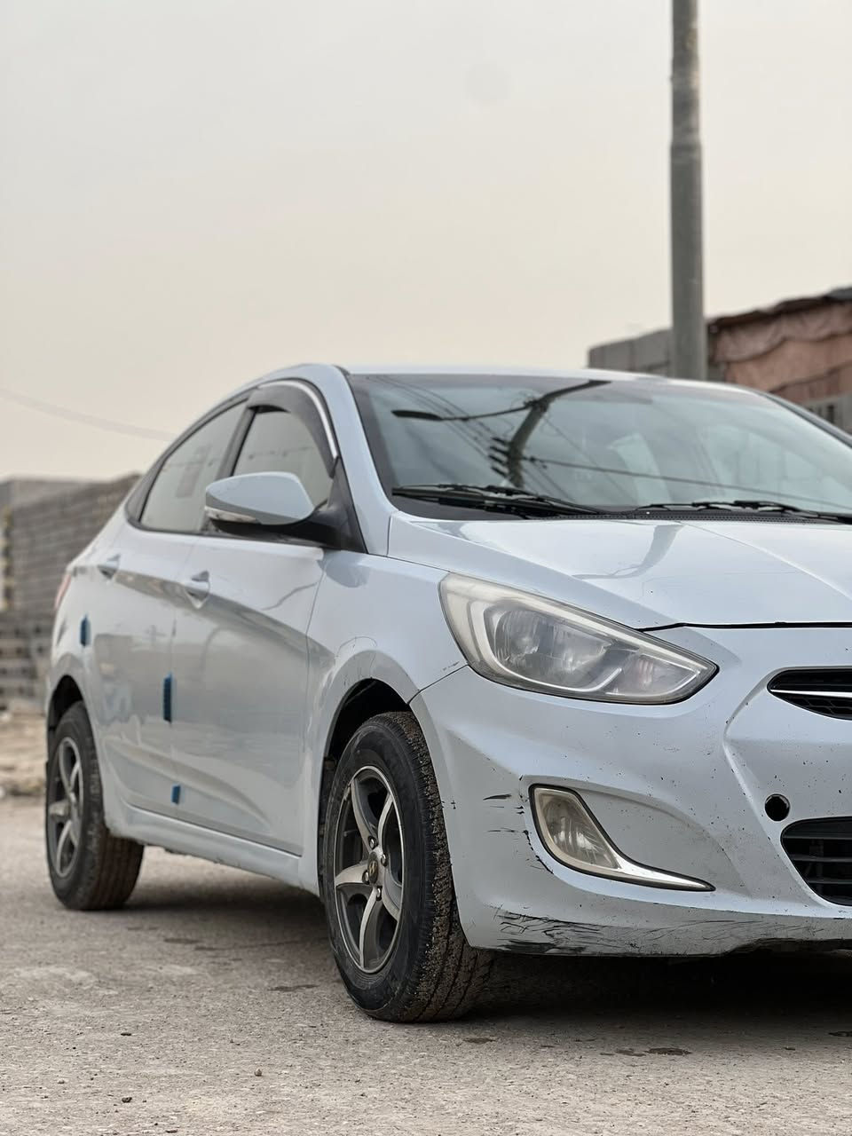 يا الله
السلام عليكم اخوان 
اكسنت ٢٠١٥ 
مكينه ١٤٠٠ 
وارد خليجي 
سياره نظيفة وحلوه 
مكينه فول 
كهربائيات كلها شغاله تبريد تدفئه تحكمات ستيرن وكافة الكهربائيات
سنويه لل ٢٧ 
شرط تحويل 
بيها ضربه بالجاملغ جهة السايق طكة دراجة 
وبيها صبغ بالبنيد
بيها شغله وهي جاي امشي والكير بوش يعني لطش ليش وشنو وشبي ما اعرف 
السعر ٨٥ وبيها مجال تخابر وتسأل عالكير وتدلل 
الشراي خل يتفضل بعيوني 
مكان السياره بصرة وشرط تحويل 
الرقم ***********
