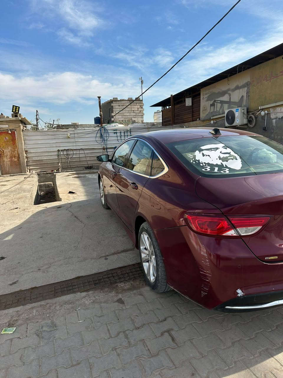 سياره C200  وارد امريكي ضربه فقط قبق الجنطه وراجع نفسه وصار بيهه بالعراق صبغ صفحه كامله من الباب ونازل اثر شخوط 
موديل 2016 
مكينه 2400 
كير 9 نمر ماوس 
مواصفات عاديه 
شاشة اندرويد 
السياره جاهزه من حداديه وتخم تاير تدفئه وتبريد 
اللون ماروني 
السياره معوقين وصارت حره يعني السنويه منتهيه  وخال معقب وجاي يمشي بيهه يعني تحويل بأسم المشتري فقط يجي المشتري يبصم 
السعر 95 وبيهه مجال قليل
تواصل ***********
العنوان التنومه شط العرب
