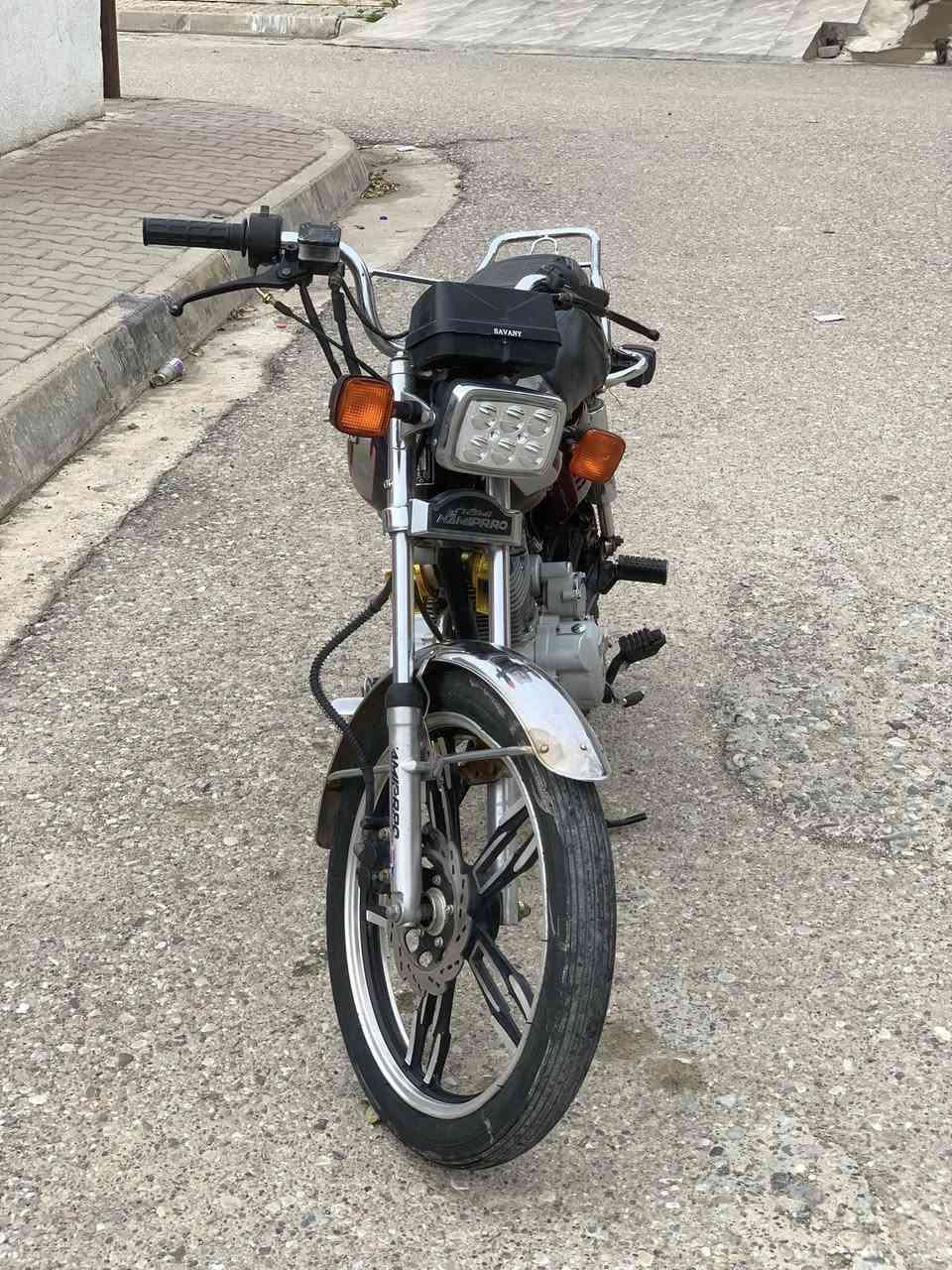 سلام عليكم ماطور خمسة كير محرك شرط لأصرف ولابخار ولا صوت كهربائيات كلها شغال سلف شغال اي عيب مابي باتري جديد دراجة كدام عين سعر350بي مجال رقم ***********
