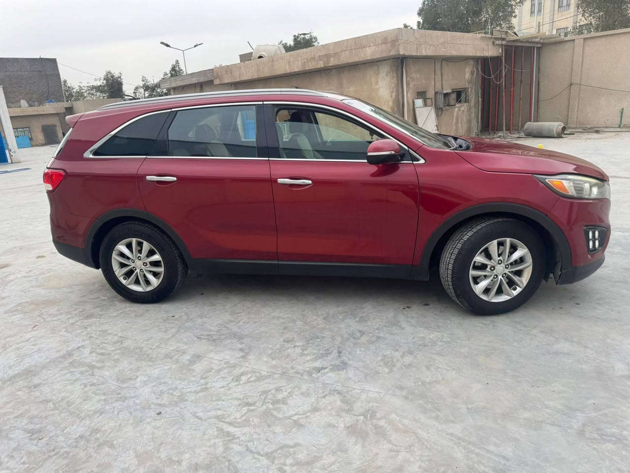 السلام عليكم..سورنتو وراد امريكي..2017..٧راكب محرك ...6سلندر مامفتوح حادثه خشم الجاملق  الامامي بدون دواخل وبدون تبدل  كلها ليبر واحد بدول فتح ...فقط الصفحه اليمنه صبغ اثر شخوط   السياره جاهز وجديده مثل ماموضح بلسونارالسعر165...بغداد حي النصر....***********
