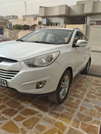 توسان موديل 2013 الضرر تقليم كرت فقط بدون ضرر شرط  كير شرط مكينه بيها ...