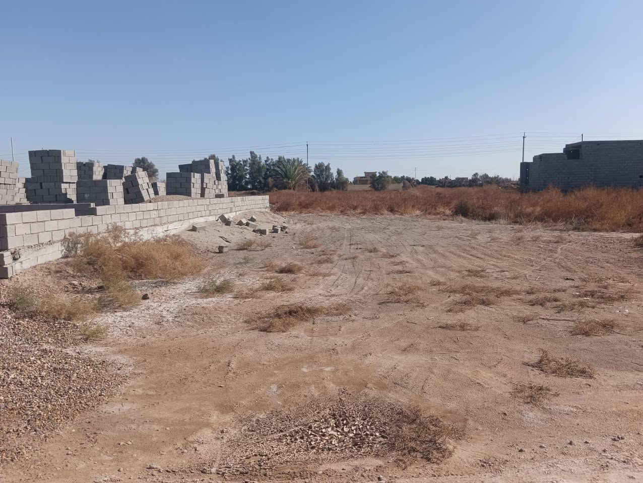 قطعة للبيع خلف جامع المتوكل المساحة(220) طابو زراعي  ١٥مليون وبيهة مجال رقم الهاتف(***********)
