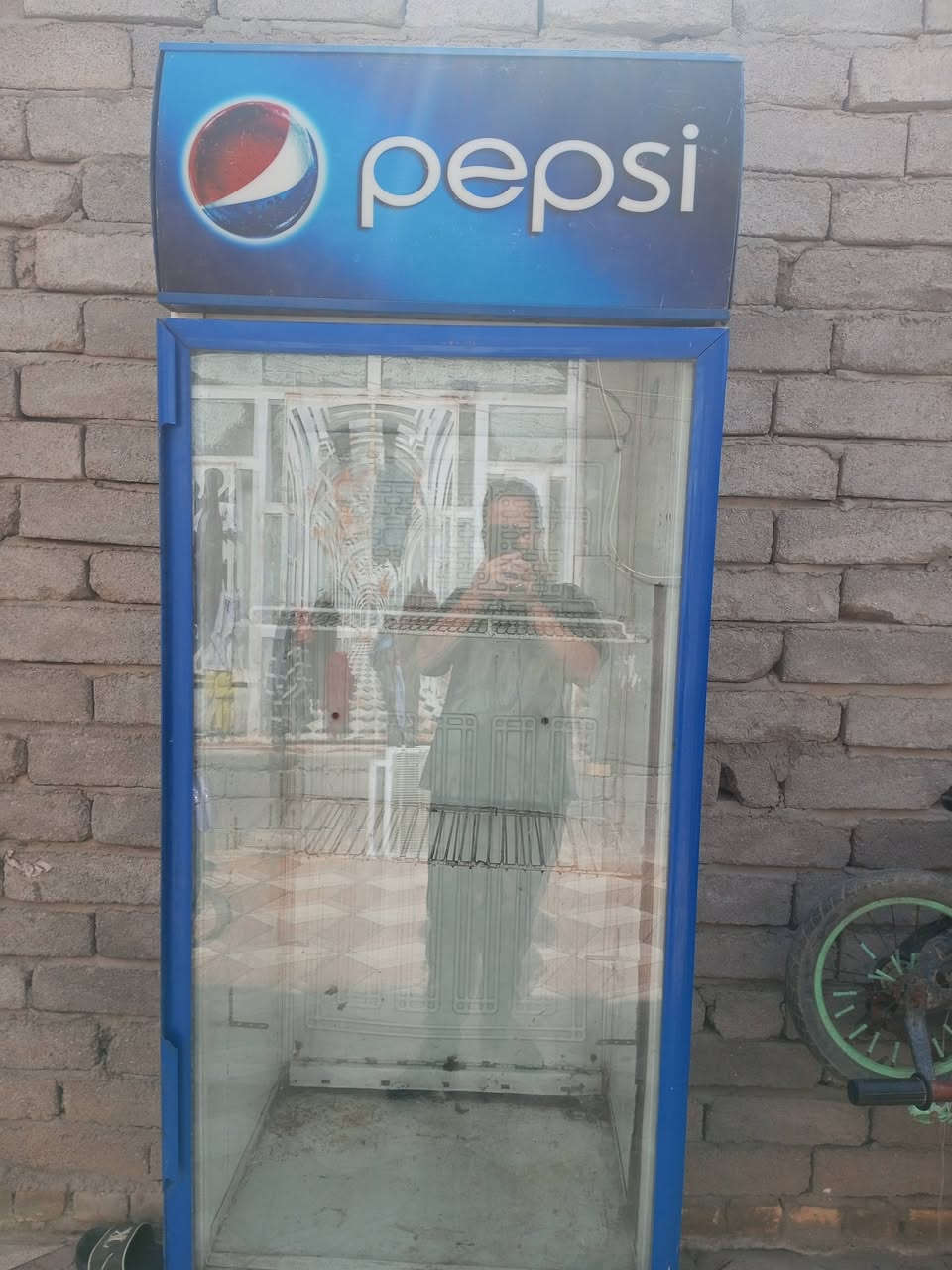 السلام عليكم شباب براد حجم كبير للبيع شرط الشغل سعر 350 وبي مجال ***********
