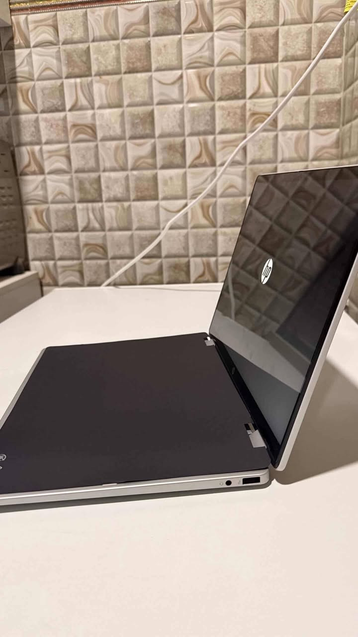 💻 الموديل:
HP OmniBook 5 Flip Laptop

Model: 14-fp0013dx

⚙️ المعالج (CPU):

Intel Core 5 120U

🧠 الرام (RAM):

8GB LPDDR5 (مُثبتة على اللوحة)

💾 التخزين:

512GB SSD

🖥️ الشاشة:

 • قياس 14 إنچ

 • دقة 1920 × 1200 (2K)

 • نوع IPS LED

 • تعمل باللمس (Multi-Touch)

🔋 البطارية:

4 خلايا — 68Wh Li-ion

📷 الكاميرا:

كاميرا HP بدقة 5MP مع IR (تدعم تسجيل الدخول بالوجه)

🪟 النظام:

Windows 11

0772774735

سعرها 900الف ومجال قليل بسيط


**إذا كنت صاحب هذا الإعلان وتريد حذفه لأي سبب، رجاءا أرسل رسالة إلى الدعم الفني**
