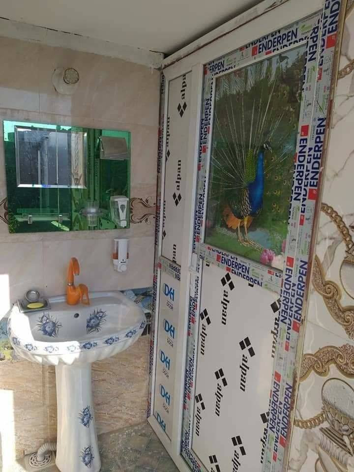 بيت للايجار  سعر ٢٧٥
مساحه ٣٠٠ متر 
موقع ( سياحي قريب على مقام محمد الباقر ع السلام وايضا قريب على بانزين خانة سياحي وجميع خدمات متوفره لديه 
رقم للإستفسار 
***********
