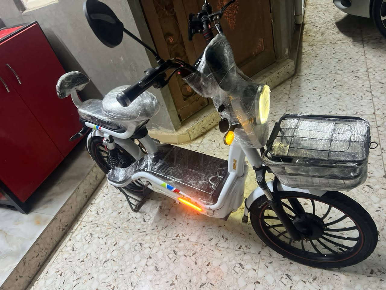 سلام عليكم دراجة شحن للبيع 5بطاريات ليثيوم تأيرات جديد دراجة تمشي80 دراجة مال بيت بل شرط تعال وشوف إذا مو نفس الصورة لا تشتري سعر330 وبي مجال لشراي متواجد خاص ومخابرة رقمي-***********
