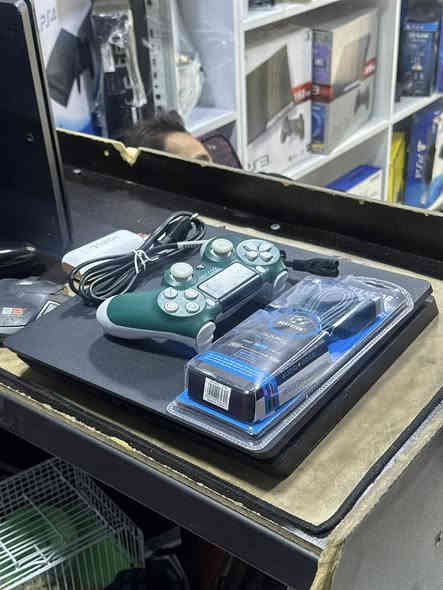 بلي 4سلم جهاز نضافه100/100 كامل ملحقات 👌

ملحقات جوستك+كيبل بور+Hd+حساب 
جهاز لا مفتوح ولا مصلح شرط الضمان 

سعر الجهاز 160 شرط ارخص من الجمله🪓
مكان رمادي شارع السينما رابع فرع يسارا 
مكتب Game stop 
***********
***********
