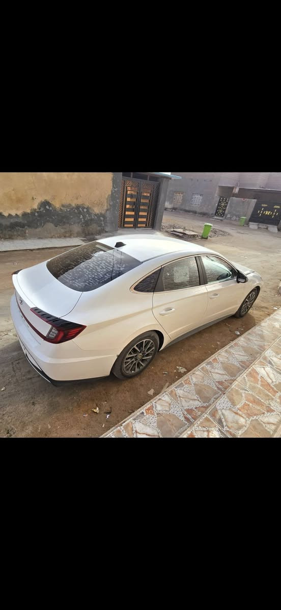 السلام عليكم
سوناتا 2020 وارد كوري غاز بلاد 

الرسميات كفالة + سنوية لل2027
الموصافات 
مري شفط 
اشاير بل مري 
تحكم ستيرن 
تبريد امامي خلفي 
اوتو هولد 
وباقي الموصافات المعروفة 
السيارة بيهة بارد بل جاملق الايسر جهت السايق بسيط كلش ومرشوش ربعة 

السعر 167 + مجالهة بسيط 
***********
