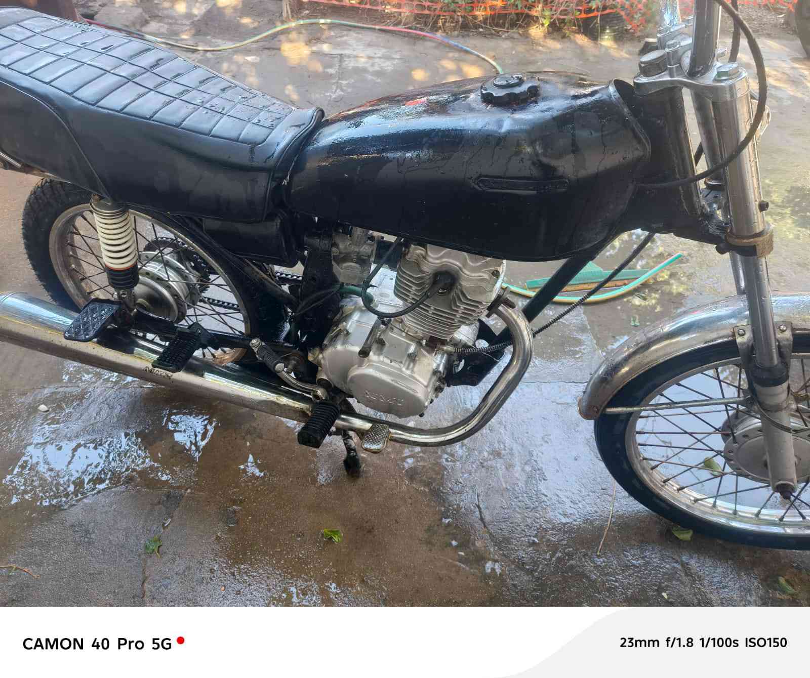 سلام عليكم شباب كلك كلك اكرر كلك لبيع دراجه تجي وشوفه بعينك نضيفه محرك قبل شهر جفته بستم ورنكات السعر 400 وبيه مجال لطيبين عنوان 5 ميل رقم ***********
