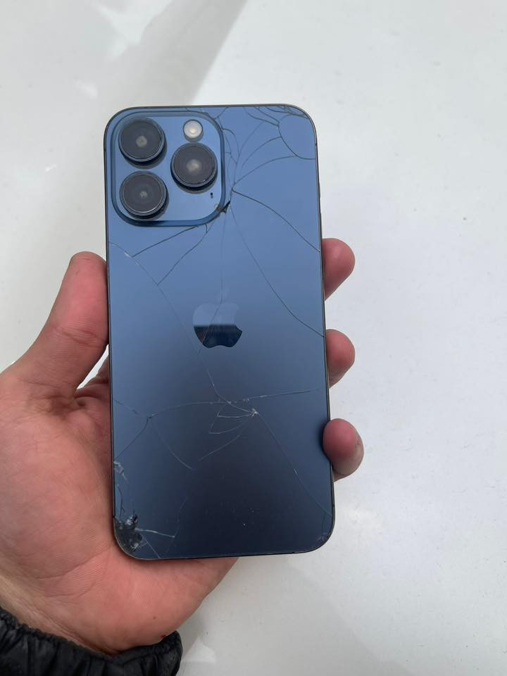 آيفون 15برو ماكس
بطاريه90
ذاكره 256
شرق اوسط 
السعر 600
***********واتساب
