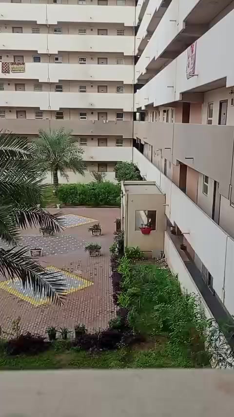 شقة للإيجار طابق أول ببلوك B1 
ايجار 600 دلاليه 600 للتواصل والإستفسار على الرقم 
***********
