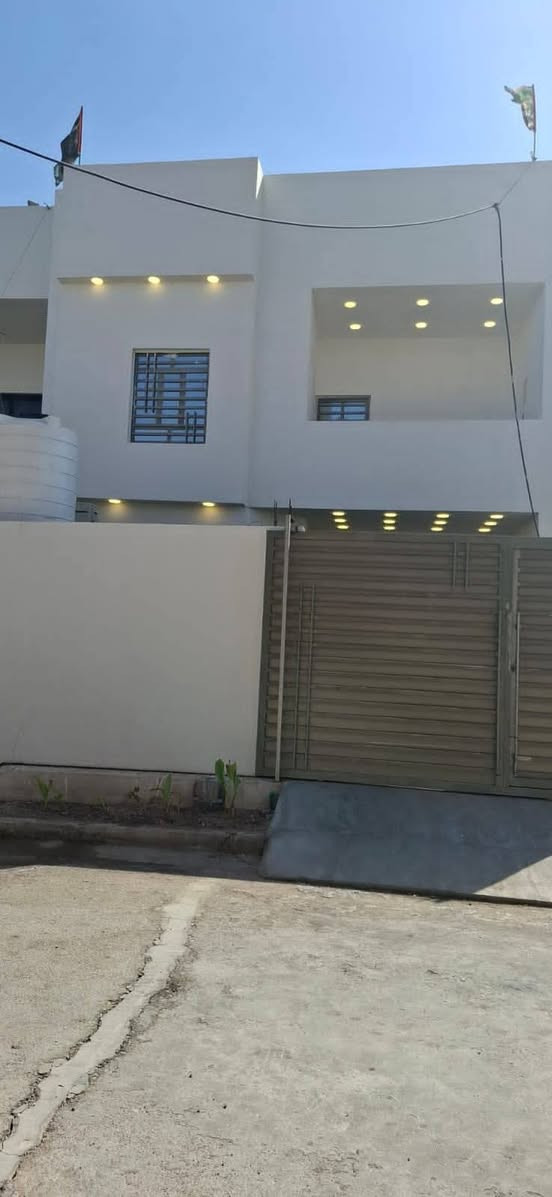 السلام عليكم
دار للبيع طابو ملك صرف عرصه

 مساحه 150متر

طابقين يحتوي ع4غرف منام وصالتين واستقبال وصحيات داخليه وخارجيه 

حديث بناء 2024

حي العسكري طلاع الحمزة شارع تبليط 10متر

السعر ب150 وبي مجال قليل  

تفاصيل اكثر اتصال برقم 

***********

سجاد
