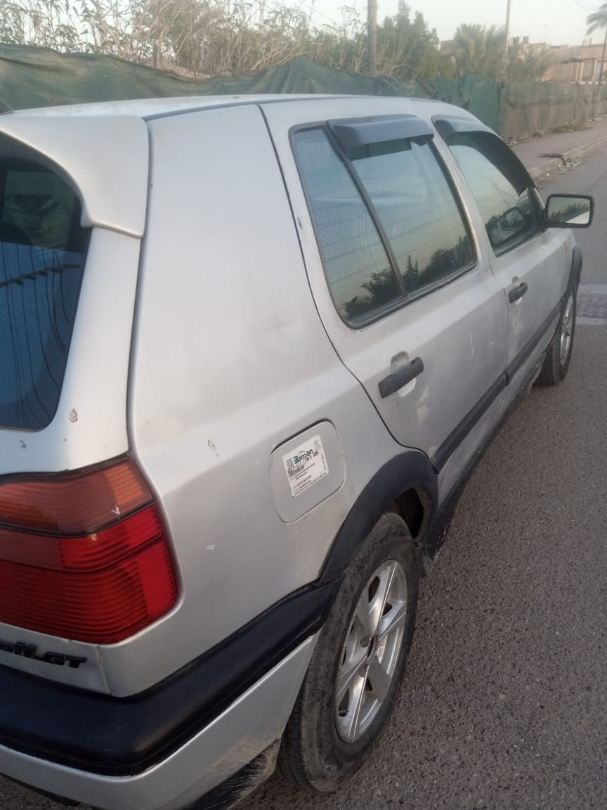 السلام عليكم سيارة كولف موديل 1994 محرك 2000 كير اوتوماتيك سيارة جاهزه بدون نواقص
سيارة ناعمه بيها فقط جراد بسيط
 السعر ٤٦ ورقه و بيها مجال
العنوان بغداد الجديدة
للأتصال *********** واتساب
