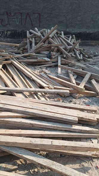 السلام عليكم خشب للبيع كميه كبيره شكد متريد موجود دوكه سير درابي ***********
