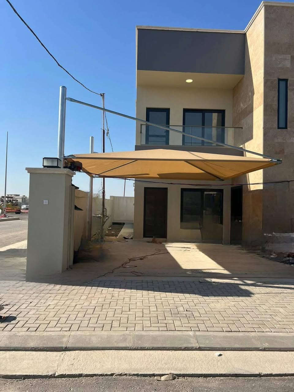 🛠️من اعمال معمل بغداد 🛠️
المظلات الهرميه الثابته غطاء المظلة  كوري مصمم للأجواء الصحراويه والجافه يحتوى على مسامات لتسمح بمرور الهواء نسبه العزل للمطر 50% و نسبه العزل للشمس 95%.
تحمي السياره من الحالوب ١٠٠٪
مصنع من خيوط البولي اثيلين والياف الفايبر 
اوتعمل على تقليل الحرارة الى  12 درجة ويحافظ على البشره والاجزاء الداخلية للسيارة وهو صديق للبيئة ومفيد لنمو النباتات متوفر بجميع  الالوان. 🌝
يكون التثبيت من جهة واحدة🏗
♦️نوع التغليف قماش كوري (ضمان 5 سنوات)
♦️ألاعمده بوري دأئري 5الى6أنج 2ونص ملم⭕️
♦️ألهيكل الداخلي بوري دائري2 انج 2ملم🗜
♦️نوع ألحديد ألمغلون  مع تثبيت براغي🔩
القياسات حسب الطلب تتوفر (١٠)الوان مع الضمان🌈
جميع الخدمات التي تحتاج لها متوفرة لدينا, خدماتنا
🟢- المظلات الثابته الهرميه الشمسية
🟢- المظلات الثابته المقوسة الشمسية المطريه 
🟢-المظلات الكي سبان 
 لمعرفة المزيد، يرجى الاتصال بنا أو مراسلتنا
***********
العمل بكافة محافضات العراق
