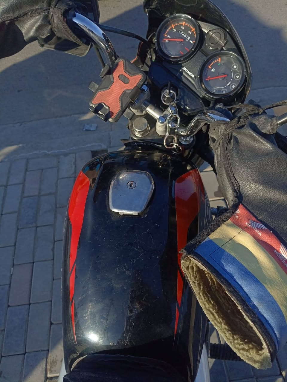 السلام عليكم مستعجل على بيعته دراجه بوكسر للبيع مودل22
متروكه الدراجه نضيفه بيه نواقص بسيطه بالمحرك 
تحويل ثاني يوم كلشي موضح بالصورة 
السعر 1600 وبيه مجال بسيط مكاني حي اور
رقم *********** واتساب
