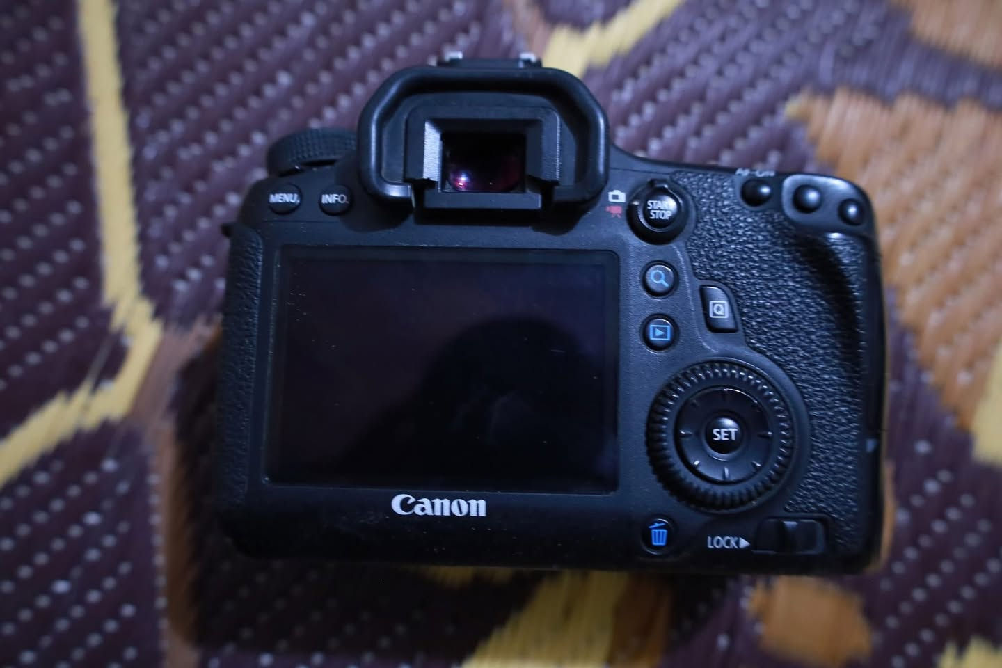 للبيع كامرا كانون 6d الحديثة  نضافه 100%
ملحقات 

عدسه 70-300 استبلايزر مانع اهتزاز الحديثة 

شاحنة

بطاريه عدد2

حزام صفح  

السعر 500الف وبي مجال للطيبين 

مكان بغداد الحريه قرب مستشفى 

***********

لايوجد توصيل
