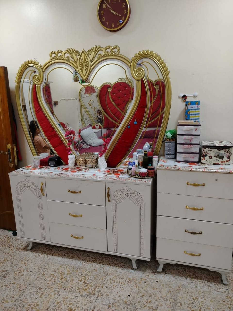 غرفه تركيه 9قطع جديد اشتريته واريد ابيعه لان غرفتي زغيره
‏‪***********‬‏ مكاني كوت داموك
