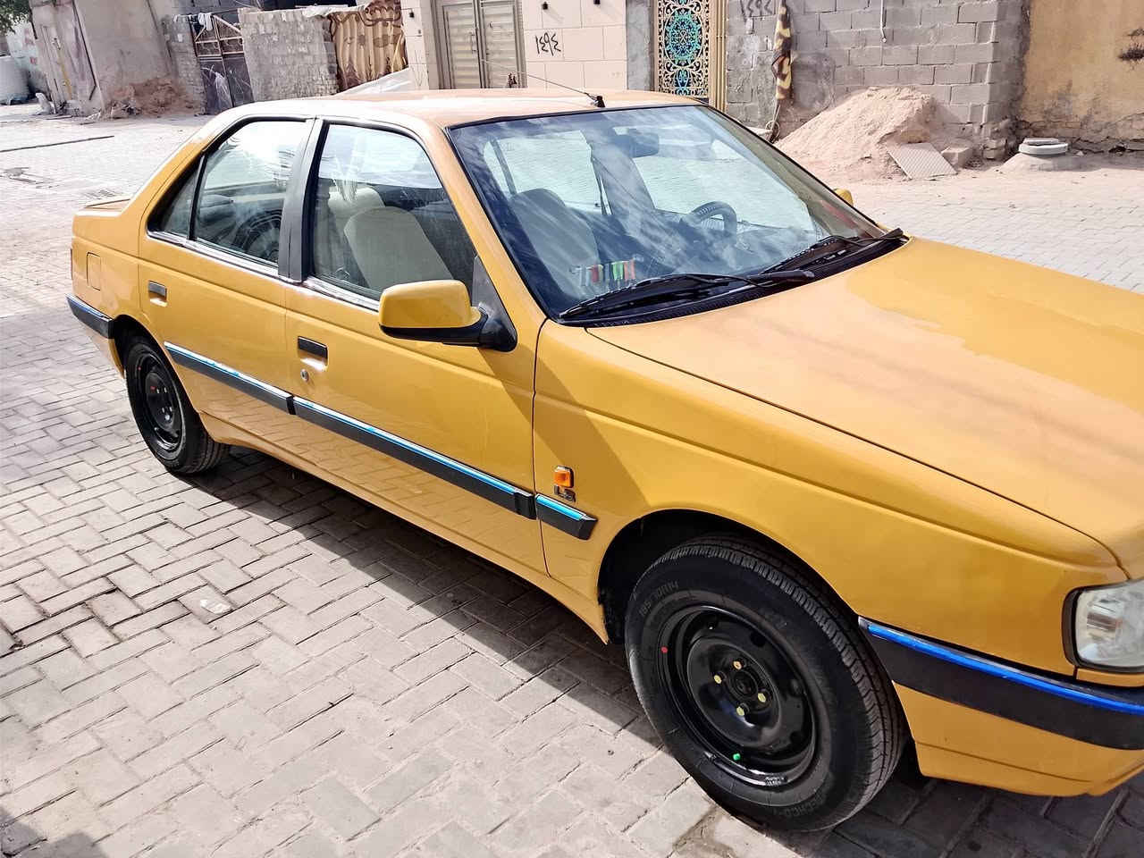 سلام عليكم بيجو لميس موديل ١٥  سياره مكينه كير حداده تخم تاير تبريد تدفئه هيئه مصفره غرامات سنويه ٣٠ العنوان بغداد مدينة الصدر السعر 42 ***********
