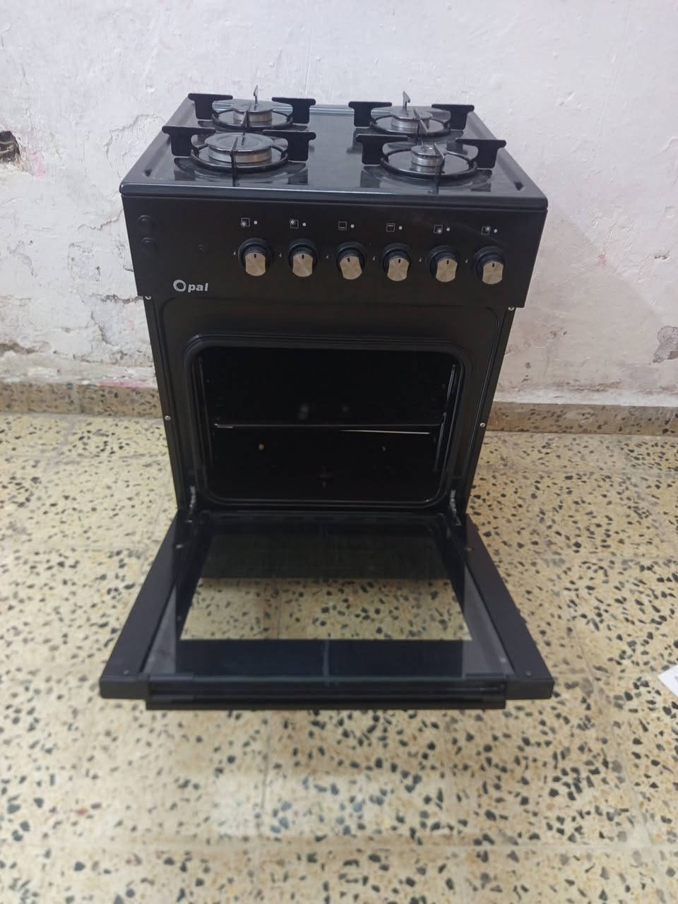 طباخ نظيف كلش ايطالي العنوان بغداد حي الجهاد ***********
