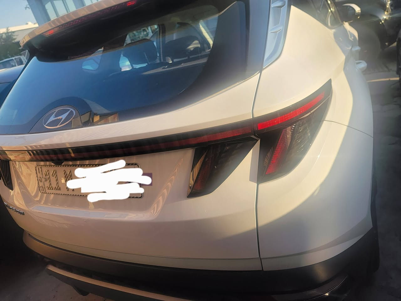 السلام عليكم توسان خليجي  23 جديده جدا 
بيه pdr بلجاملغ اليمنه ع كد شبر وبلجنطه هم شبر 
بدون صبغ 
بصمه 
جلد 
حساس امامي خلفي 
مري شفط 
ماشيه 69 
رقم صاحب السياره ***********

