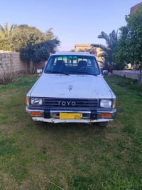 هايلكس • رقم صلاح الدين • العلم