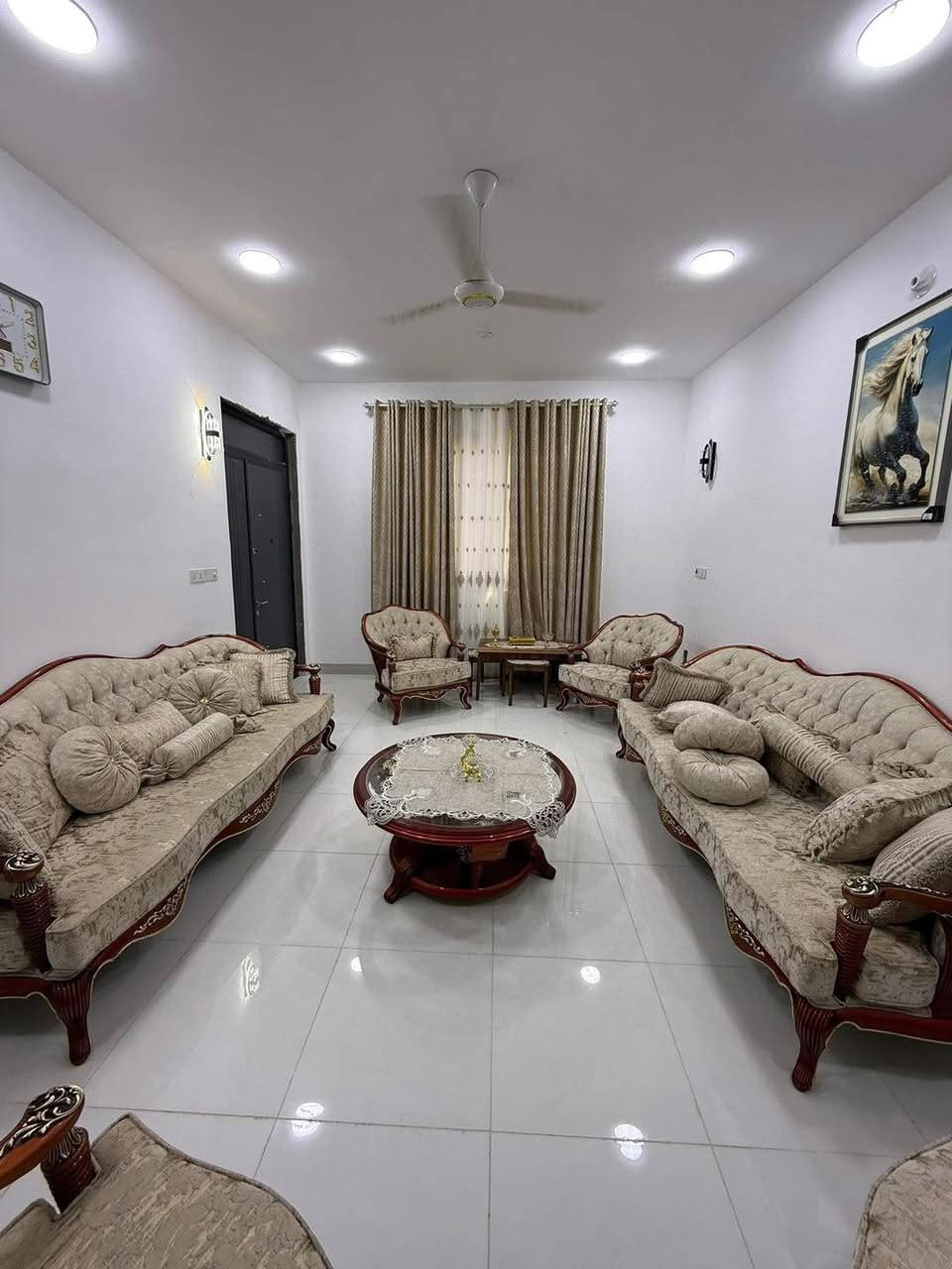 🏠 / دار للبيع المساحة ٢٠٠  م طابو صرف 

                     واجهه ١٠ م / نزال ٢٠  م

🧱 بناء حديث درجة اولى مودرن ( بأشراف مهندسين )

           ( علماً ان الدار مطلوب ٦٠ لصندوق الاسكان ) 

الطابق الاول / مطبخ حار بارد. أستقبال  . هول .غرفتين نوم . مجمع  صحيات  . كراج كبير . 

الطابق الثاني / اربع غرف نوم نظام سويت . هول . مجمع صحيات 

🌏 الموقع / شارع الكابينات ( حي الامام )قريب جداً من شارع ٨٠
           
                        خلف عيادة ماربل لطب الاسنان  

                        ( ٣٠ م يبعد عن شارع ٨٠ )

#لمعرفة_السعر  (((مراسلة الصفحة )))

 للأستفسار أكثر مراجعة مكتب 

#الحسنين_للعقار_والمقاولات بداية شارع الحسينية من جهة شارع ٦٠ او الاتصال 

***********
