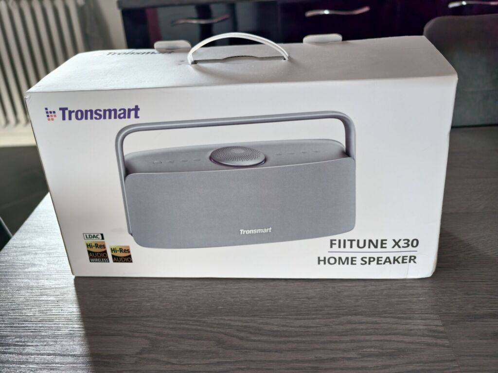 يم اعلى سعر وبالعافية
هذا هو مكبر صوت المنزل Tronsmart Fiitune X30 بلون رمادي.يتميز الجهاز بقدرة صوتية تبلغ 80 واط ونظام صوتي مكون من 2.2.1 قناة.يدعم تقنيات الصوت عالي الدقة Hi-Res Audio و LDAC للحصول على جودة صوت فائقة.يتضمن تصميمًا محمولًا بمقبض وبطارية تدوم حتى 14 ساعة من التشغيل.يوفر تجربة صوت مكاني غامرة، حيث يعكس المحرك الموجه للأعلى الصوت من السقف


**إذا كنت صاحب هذا الإعلان وتريد حذفه لأي سبب، رجاءا أرسل رسالة إلى الدعم الفني**