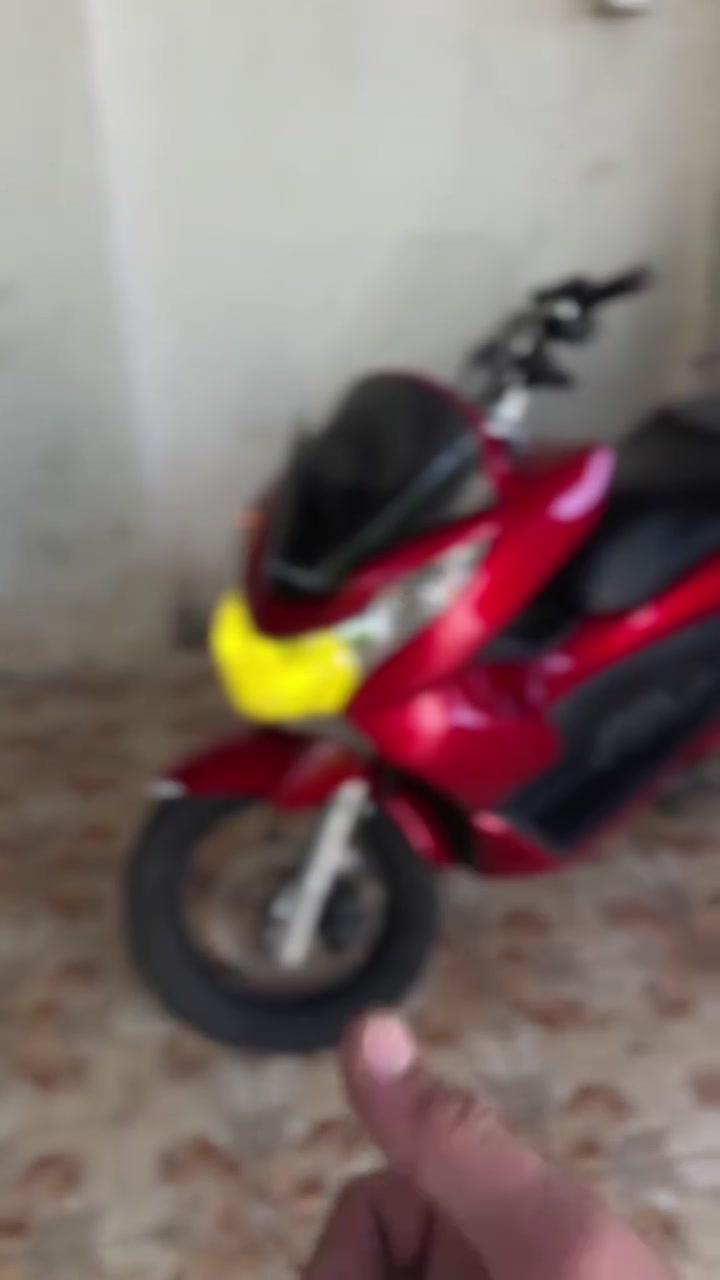 السلام عليكم

Pcx جيل الاول 
محرك 150 cc 
شوته طويله 
ماشيه 34الف حقيقي 

جامه طويله بلاديه
تجوه 
دبلات نيكل
تايرات جدد فيتنامي ستوني شادهن 
مابيها نقص برغي 
دراجه حلوه وبلاديه سعرها 1300 وبيها مجال 
عنواني واسط الكوت


**إذا كنت صاحب هذا الإعلان وتريد حذفه لأي سبب، رجاءا أرسل رسالة إلى الدعم الفني**