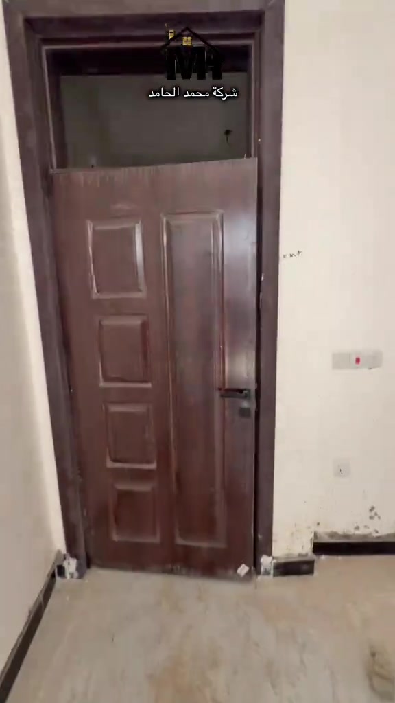 للإيجار أو للبيع 📍 العنوان: بغداد – الشرطة الخامسة، مجاور تقاطع درويش. 🏠 المساحة: 65 م² 🏗 البناء: طابوق 🏢 يتكون العقار من طابقين ويضم: * 3 غرف نوم * استقبال * مطبخ * خدمات صحية 💰 للبيع: بسعر 55 مليون دينار قابل للتفاوض بشكل معقول. 📞 للاستفسار والمعلومات: *********** أهلًا وسهلًا بجميع الاستفسارات
