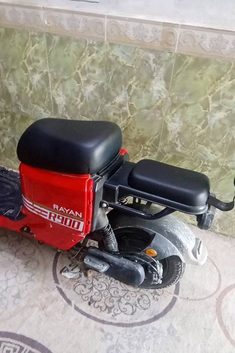 دراجة شحن R900 ب 300 ألف وبيها مجال شي قليل كلشي ما ناقصها بس الكفرات تعبانه 
