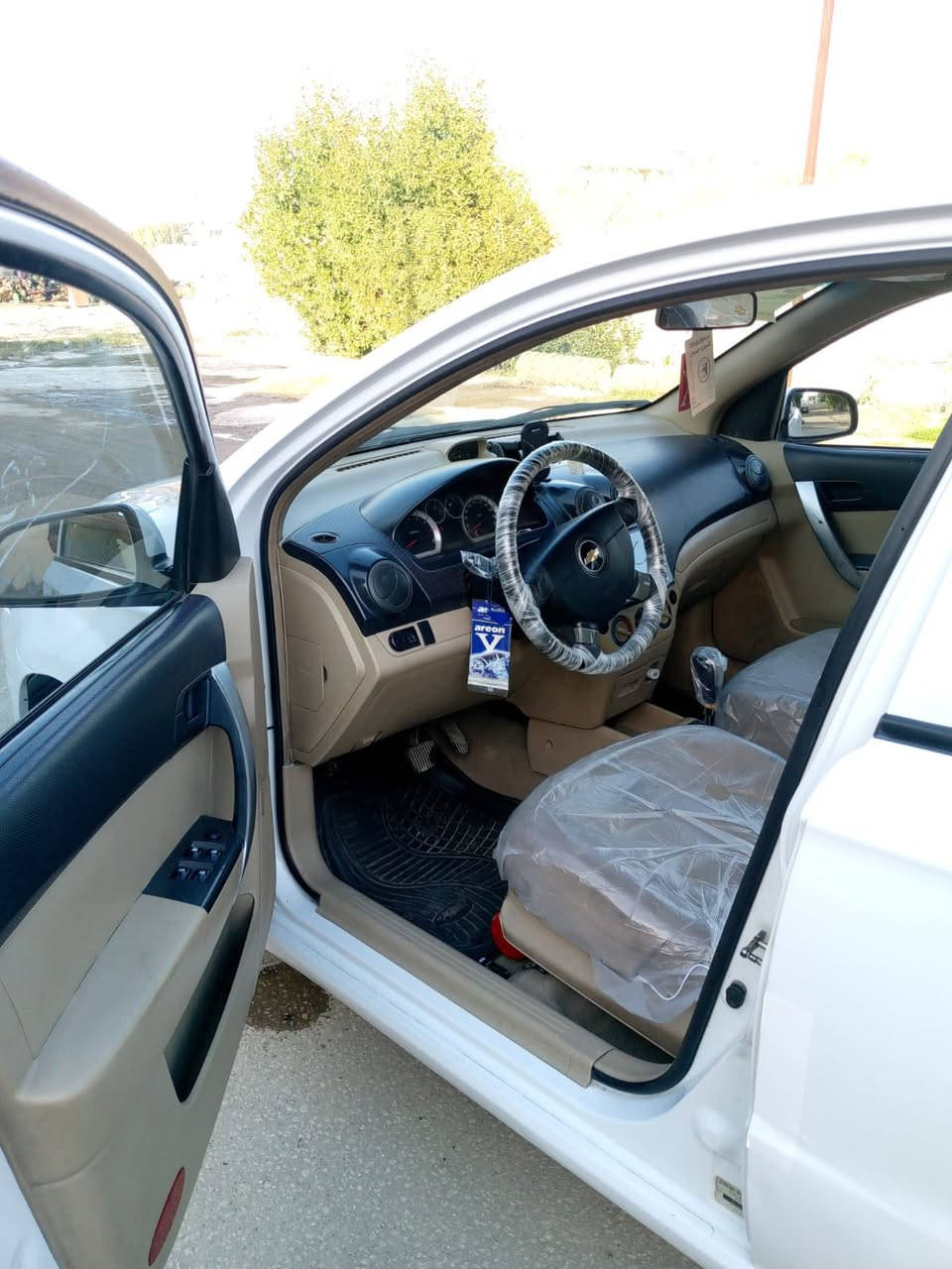 يالله من رخصة الادمن سياره شوفر ليت افيو وارد خليجي مكينه مفتوح موديل السياره 2011السياره ماشيه 173 الف حقيقي  رقم بغداد دولي تحويل جديد وارقام دولي السياره بيه صبغ ٣ قطع بدون دواخل فقط رش السياره كير ومكينه وحداديه وتخم تاير وتبريد وتدفئة وكهربائيات كله جاهزه مناقصه اي شي مكان السياره بابل المحاويل 
السياره معروضه ٧٤ وبيه مجال بسيط 
مكلف بالنشر فقط الاتصال على هذا الرقم 
***********
