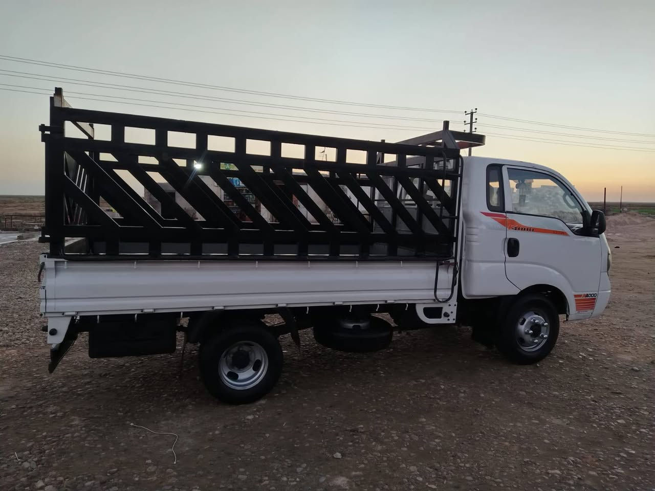 ياالله السلام عليكم كيا فحل موديل 10 رقم واسط  انكليزي سياره مكفوله من محرك وكير واكسل وبم  تخم تاير وصدر وشاصي ورقم وشاصي حته لقوطيه كفاله  كهربايات شغاله محجره سنويه لل 31مشروع وطني معروضه 103 وبيهئ مجال بسيط شراي يتصل ***********
