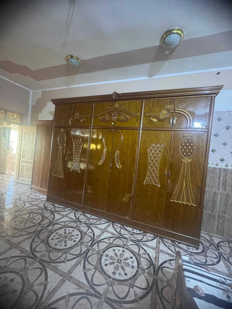 السلام عليكم غرفه اخشاب احطاطه مليون ونص وقابل للتفاوض  رقم مكلف بنشر 📱 الهاتف ***********
