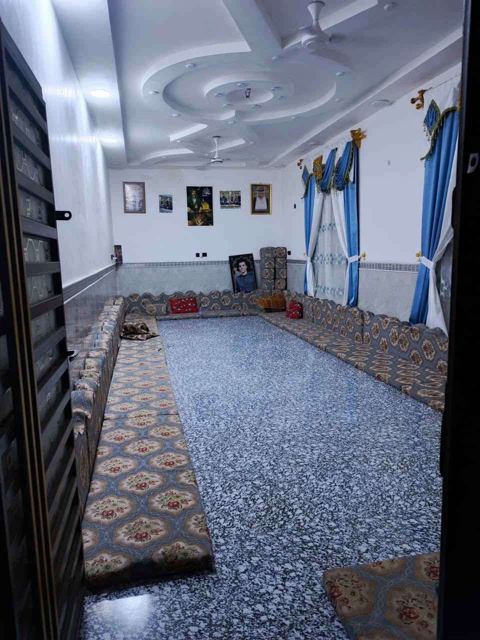 سلام عليكم ورحمه الله وبركاته 
(توكلنا عل الله تعالى وبركاته)
بيت للبيع بل ماجديه بحجي حسن عل شارع العام شارع20ركن بيت بناء حديث وشوف العين المساحا 200م 
اني مكلف بل نشر د رقم صاحب الدار متوفر انترنيت وشريحه *********** وسلامي للجميع
