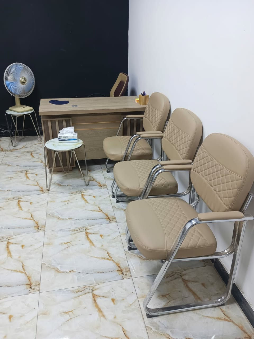 السلام عليكم أغراض مكتب للبيع  استعمال قليل جدا اخو الجديد
العنوان كوت الخاجية 
موبايل ***********
