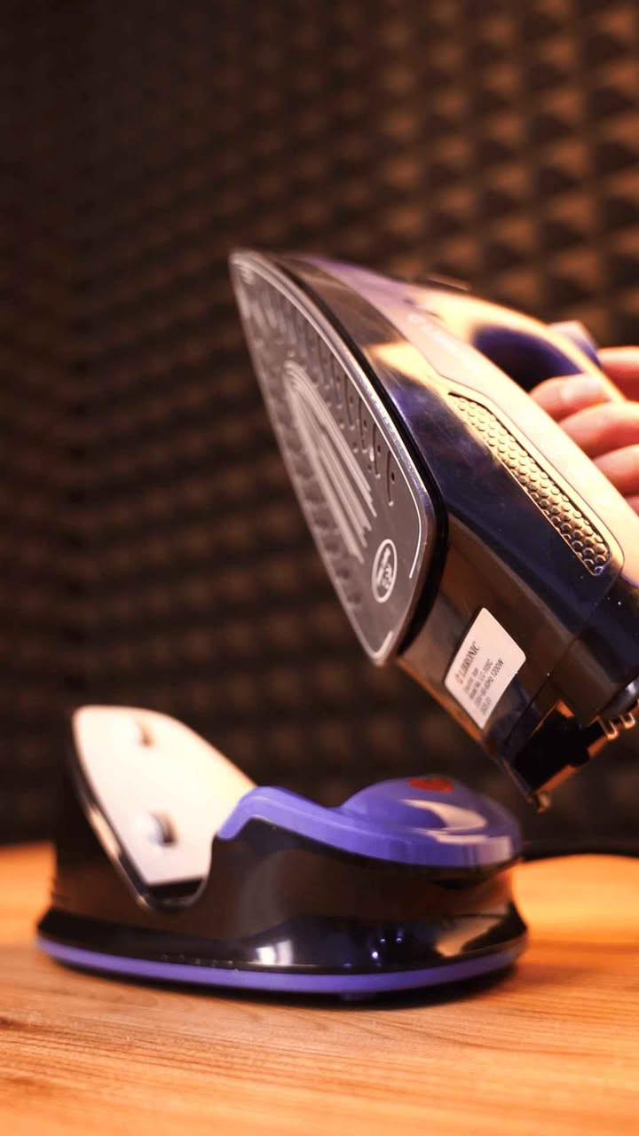 مكواة بخارية لاسلكية ماركة LIBRONIC
تدفق قوي للبخار
قاعدة كي  من السيراميك
وظيفة التشغيل الجاف ومع البخار
ضخ بخار بشكل عمودي وأفقي
خاصية الحماية من الحرارة المفرطة
مؤشر للتحكم بدرجة الحرارة
الطاقة: 1200 واط 
أبعاد الجهاز: الارتفاع: 26 سم  عرض الجهاز 9.5 سم
رمز الباركود: الماني
يتوفر خدمة توصيل لكل المحافظات بغداد, العراق


**إذا كنت صاحب هذا الإعلان وتريد حذفه لأي سبب، رجاءا أرسل رسالة إلى الدعم الفني**