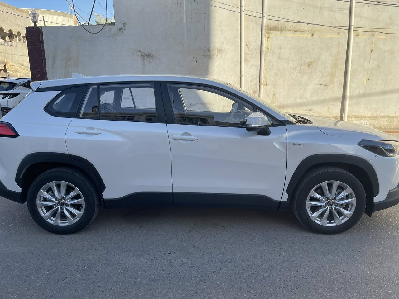 كرولا كروز هايبرد وكاله سياره مكفوله من الضربه والصبغ موديل2025 جديده بالكارتون رقم كربلاء باسمي عارضه $161ورقه وبيها مجال بسيط للاستفسار الاتصال ع ***********
