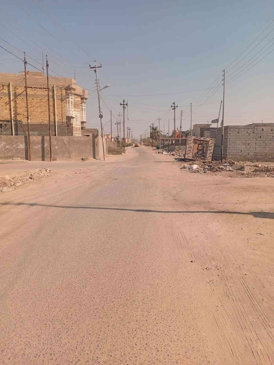 بيت طابو زراعي  مساحته 400 يتكون من 3 غرف و موزع غرف و هول و دوانيه و صيحات عدد 3 و طارمه و حديقه و مناور و ترك وره البيت 
البيت كله طابوق و جميع الخدمات موجوده محلات و مدارس العنوان بصره شط العرب الفيروزيه عالشارع 
*********** واتساب
