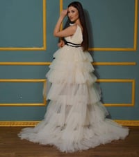 بدلة اوف وايت • قصيرة • قياس ٣٨-٤٠