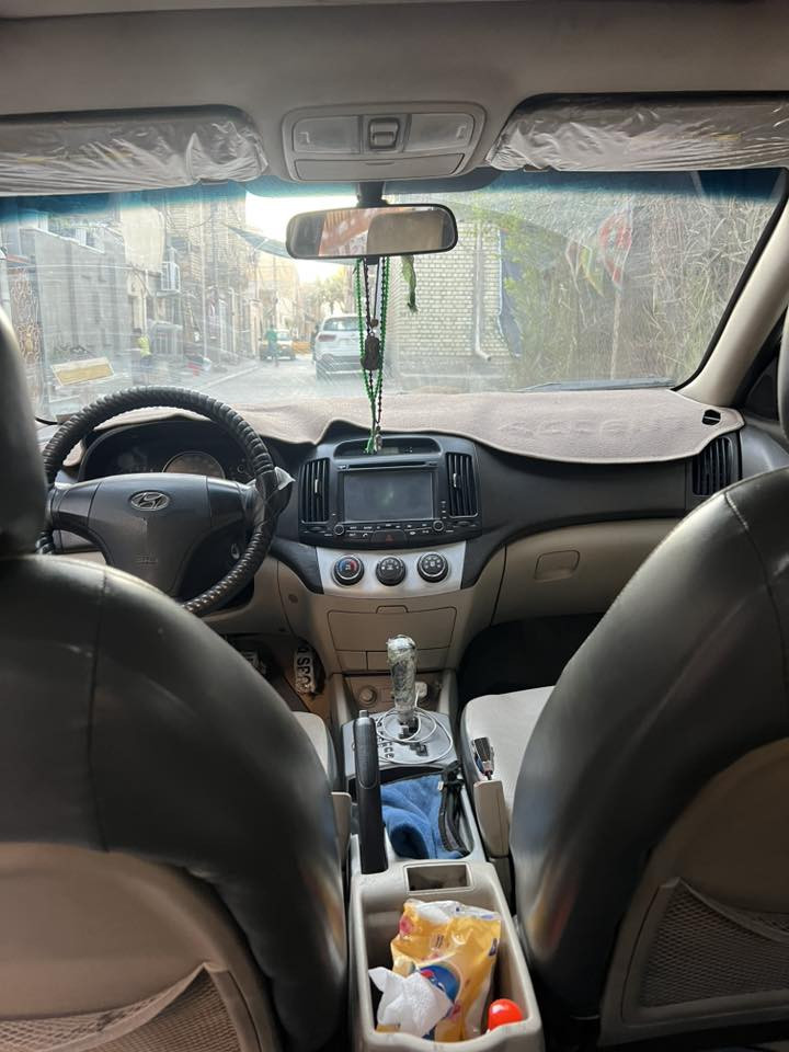 سلام عليكم الانتره 2009البيع خليجي مكينه 1600 دكشن عالي بيها طعجات قليله مكينه كير حداده كفاله السعر 95 بسمي رقم الهاتف ***********
