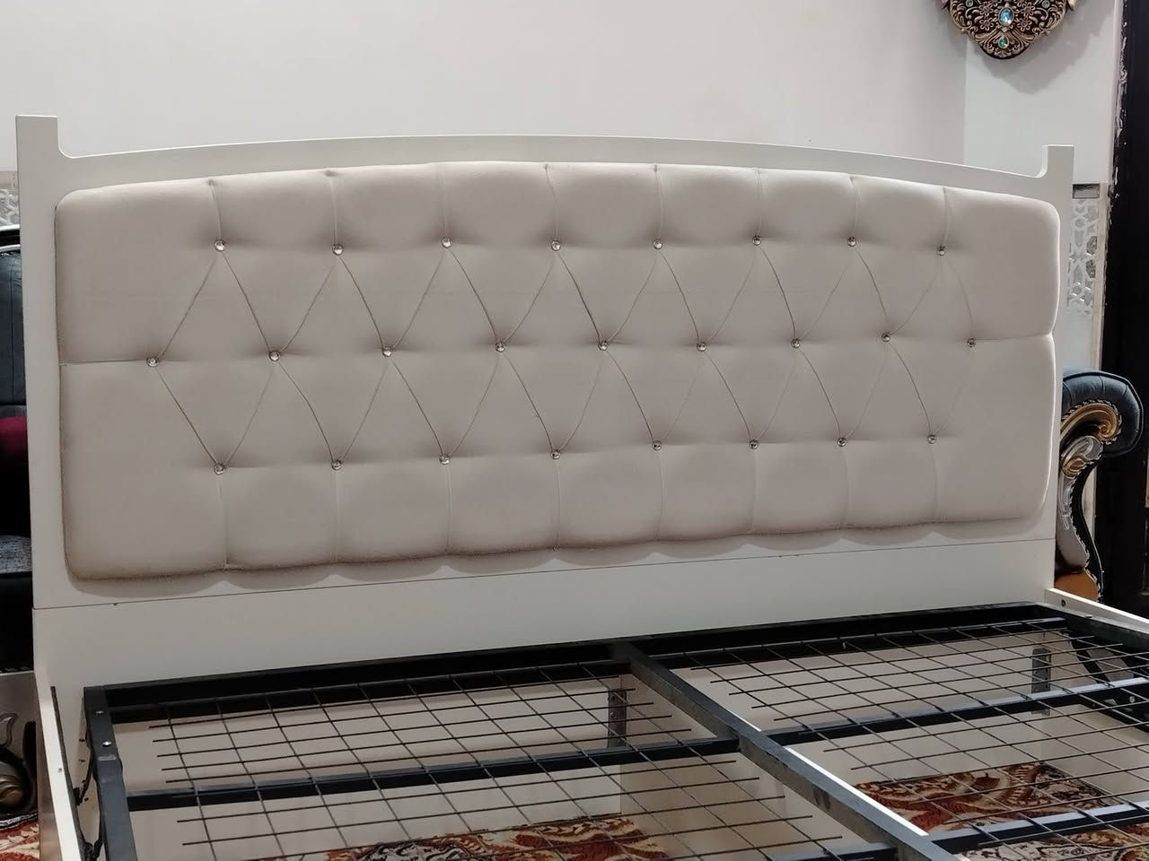 سرير تركي نفرين ابو المخزن جاهز لبيع مكاني بابل بكرلي ***********
