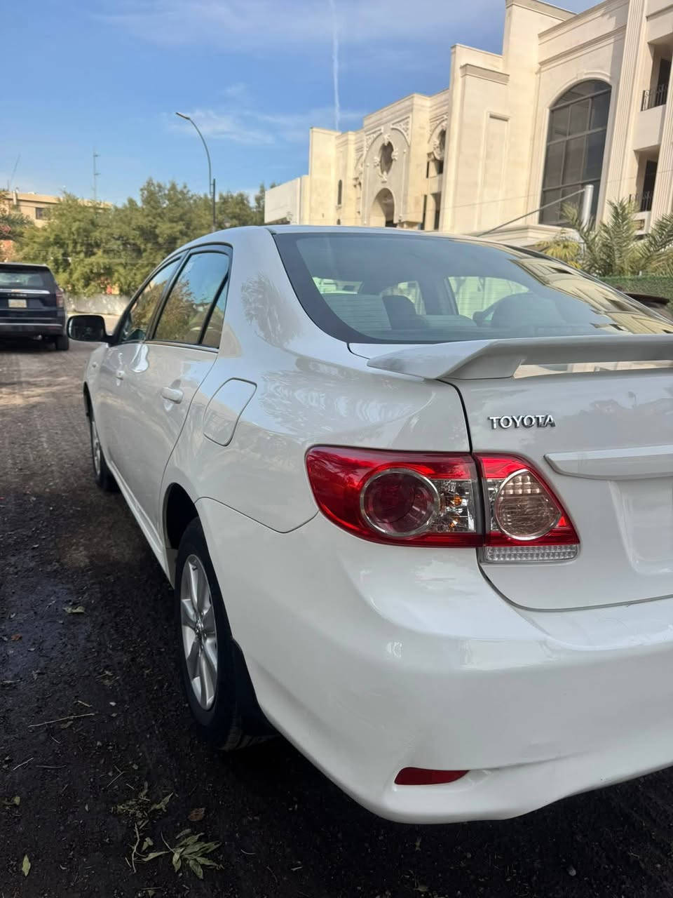 السلام عليكم 
كورلا 2011 الشركه العامه خليجي بيها قطعتين 
محرك 1800 
رقم بغداد دولي 
تحويل مباشر السعر 115  بيه مجال بسيط جدا
العنوان أبوغريب خان ضاري
للاستفسار  واتس +إتصال ***********
