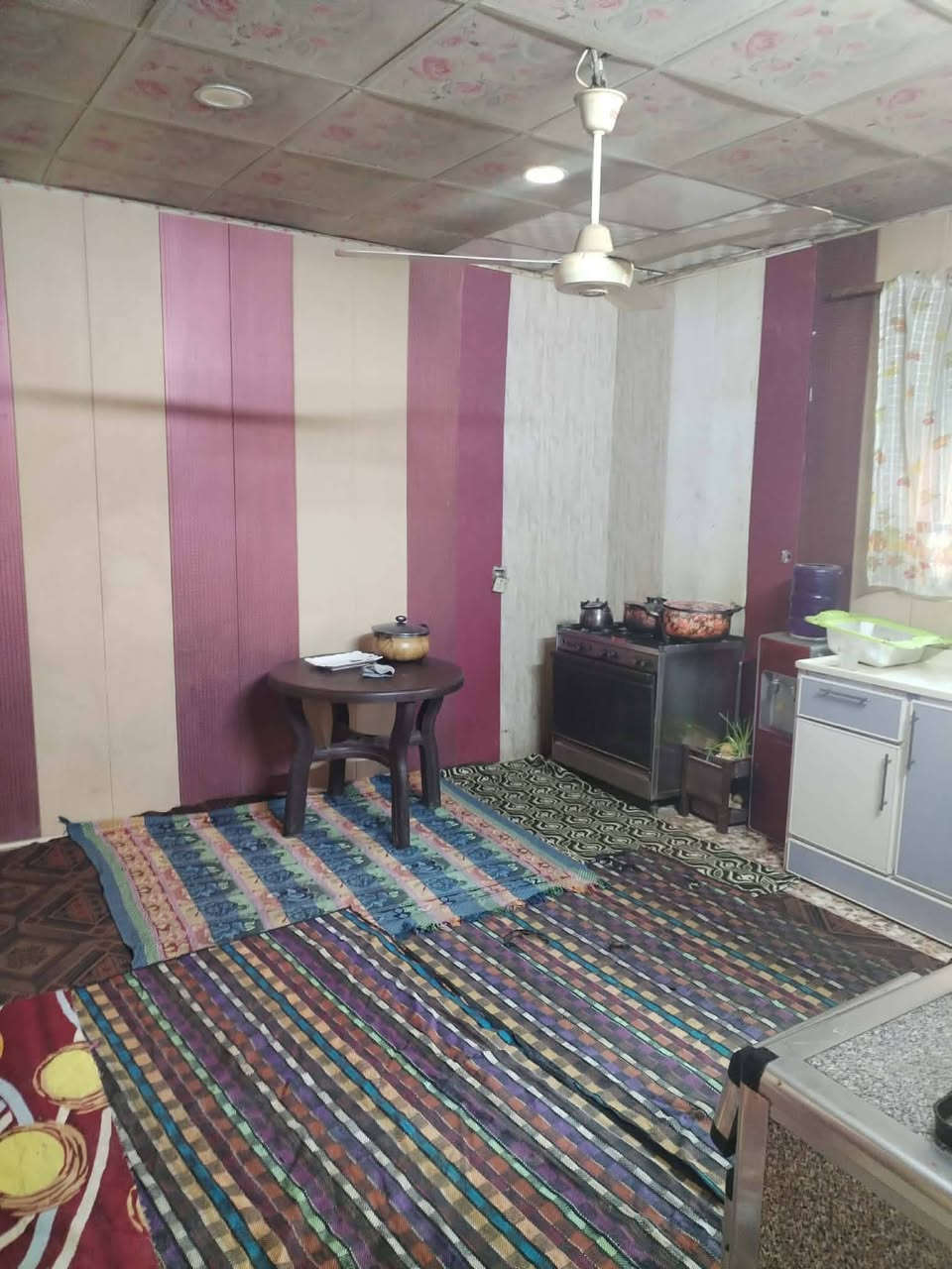 السلام عليكم 
دار للبيع طابو زراعي سند 25
المساحه 350 متر 
الموقع البكرلي الاولى مقابل مدرسة البحتري علشارع التبليط .بيت جبير ومنطقه مرتبه 
يحتوي ع غرفتين نوم .صاله .كليدور .مطبخ. كراج كبير 
منطقه هدوء وخدمات كامله 
/// السعر 115 مليون قابل للتفاوض//
*********** واتساب 
*********** ابو علاء
