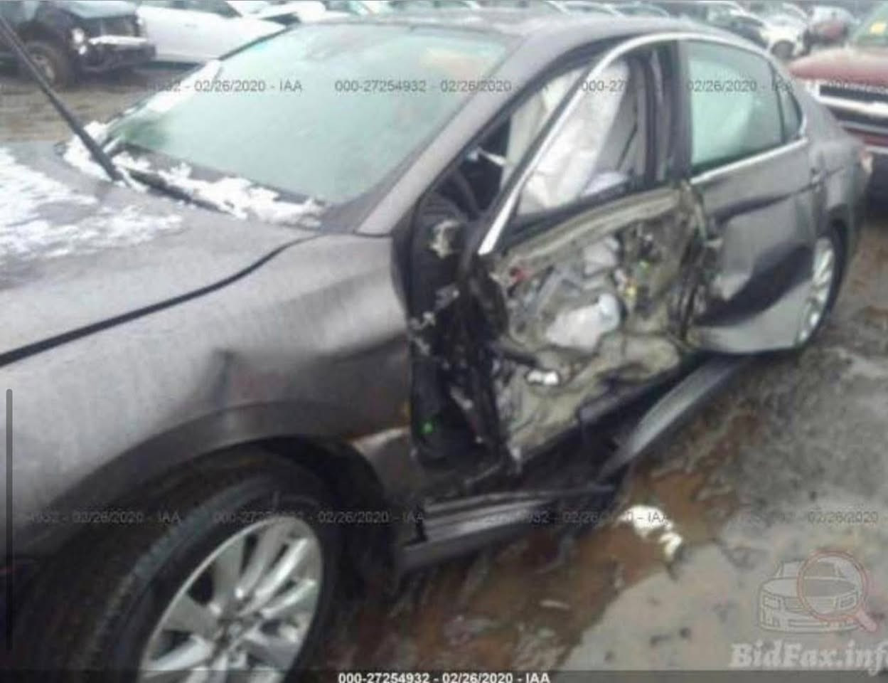 كامري 2019 LE
رقم بغداد 
الحادث موضع بل منشور 
والصبغ كذالك موضع بل منشور 
من دون قطرة دواخل شرط
المحرك و الكير شرط
صدر و تخم تايرات جديدات
الرقم ***********
السعر145 وبيها مجال
