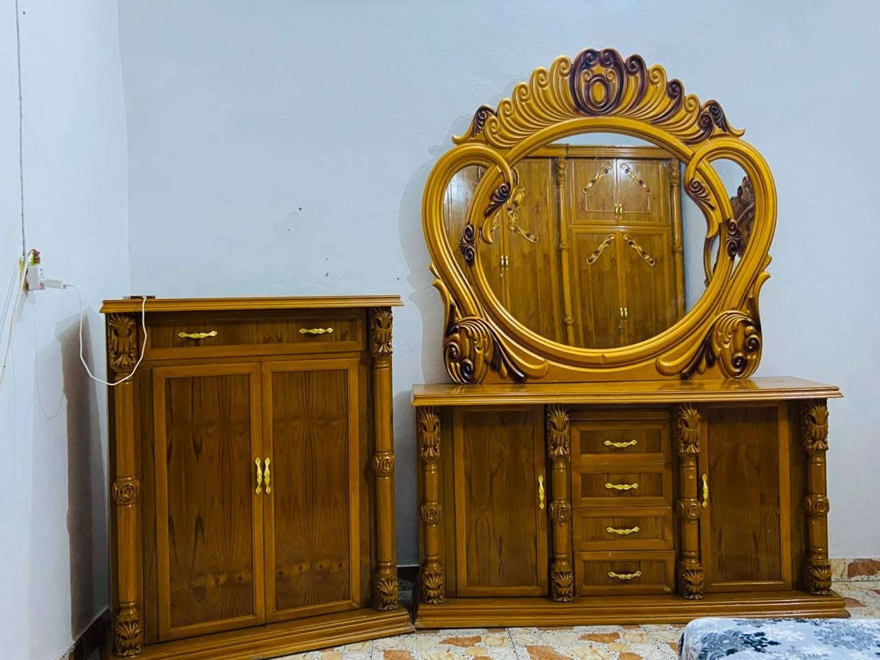 يوجد غرفه نوم صاج عراقي شرط حطاطه الوجه ٥ملم نضافه فول السعر مليون و٤٥٠ للاستفسار الاتصال على الرقم ***********
